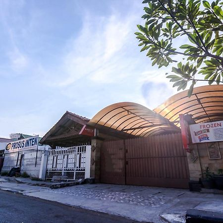 Hotel Vaccinated Staff - OYO 1082 Kost Arie 1 Jakarta Exterior foto