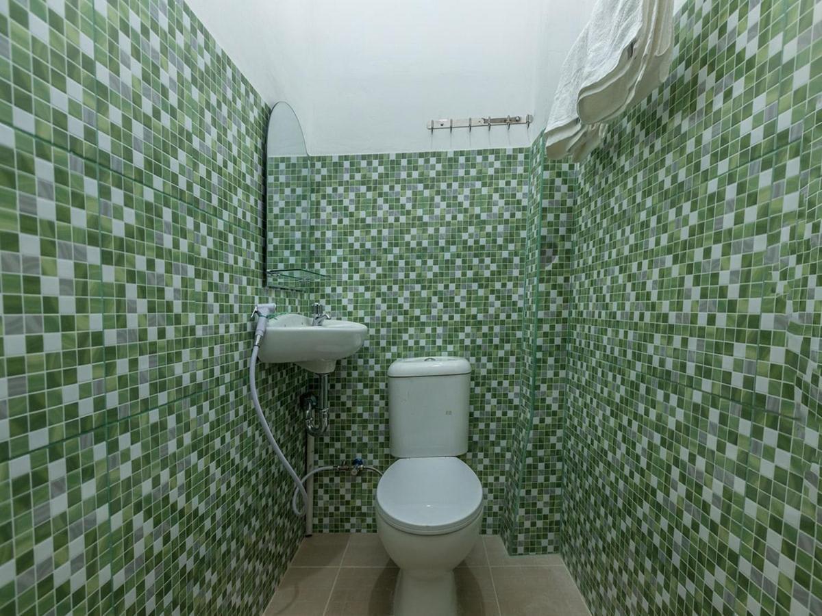 Hotel Vaccinated Staff - OYO 1082 Kost Arie 1 Jakarta Exterior foto