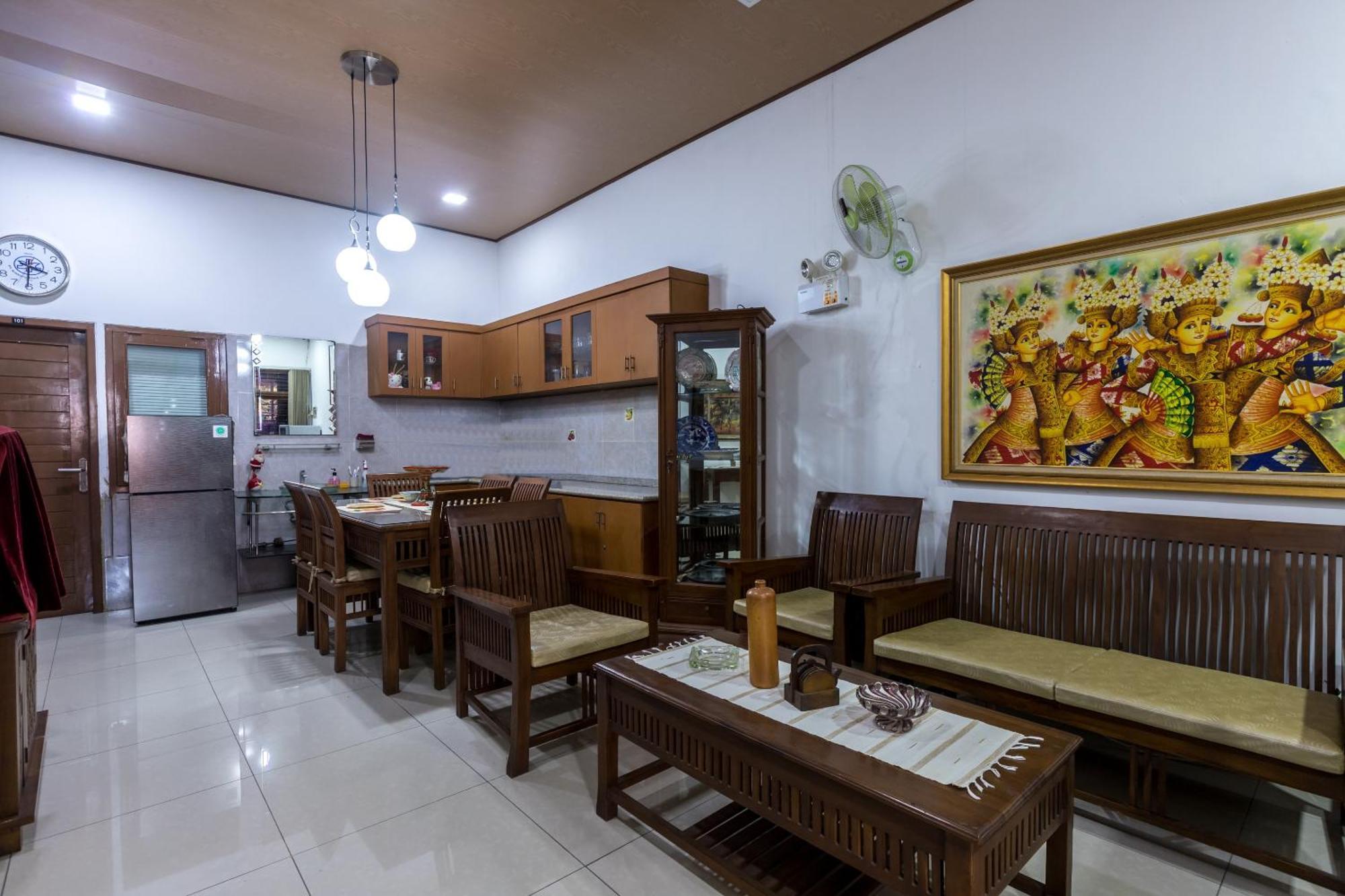 Hotel Vaccinated Staff - OYO 1082 Kost Arie 1 Jakarta Exterior foto
